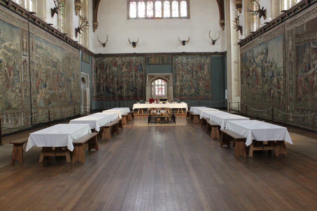 hampton court tudor hall